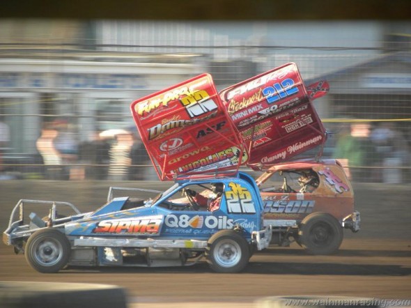 Danny battles with Louw Wobbes