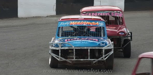 Frankie leading Courtney (Photo sjspode sjs.sheffield)