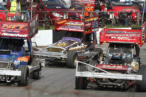 Fourth and sixth places in the heats were Frankie's only results of the day. (SJS)