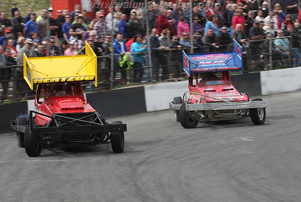 Superb shot of Phoebe throwing it sideways. (SJS)