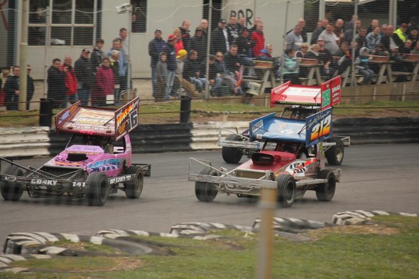 A good set of results for Danny on the Saturday night:- Heat 2nd, Final 6th, and a win in the GN. (MF)