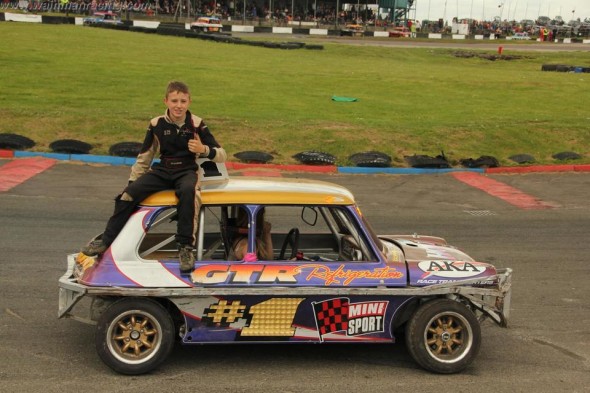 Thumbs up from Frankie on the parade lap. (MF)
