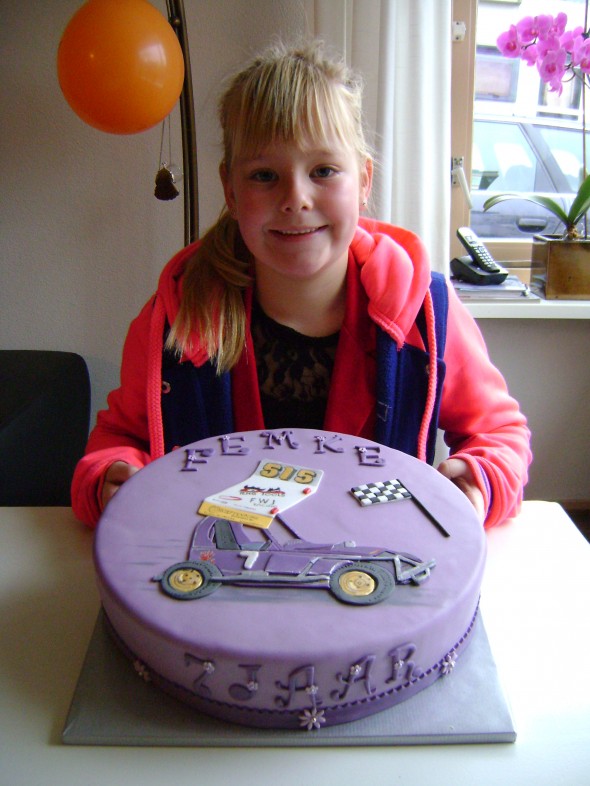 Femke with her 515 birthday cake.