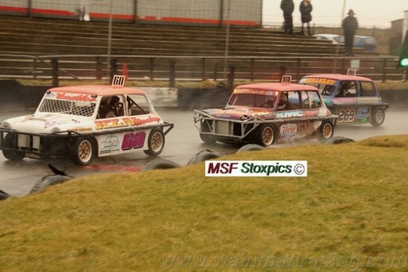 Chasing Matt Venables in the Gold Cup Race.