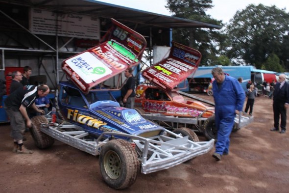Tyre changing (Photo: Mark Hipkiss)